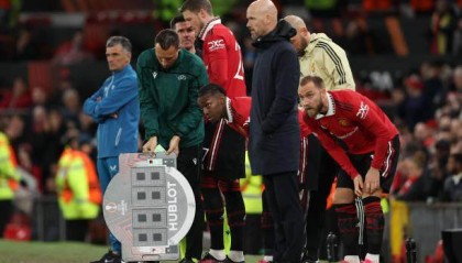 开云体育-滕哈赫：换人迫于无奈 塞维主帅：曼联比赛尾声崩了