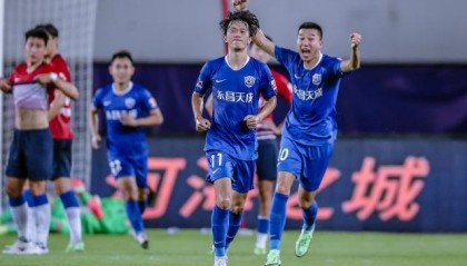 开云娱乐-【中超】谢鹏飞任意球破门张校绝平 沧州1比1重庆